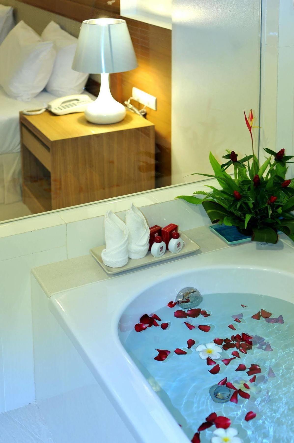 Chalong Princess Pool Villa Resort Sha Extra Plus Ngoại thất bức ảnh